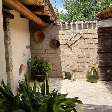 Graziosa Stanza Campidanese Su Terzu Guest House Oristano Bagian luar foto